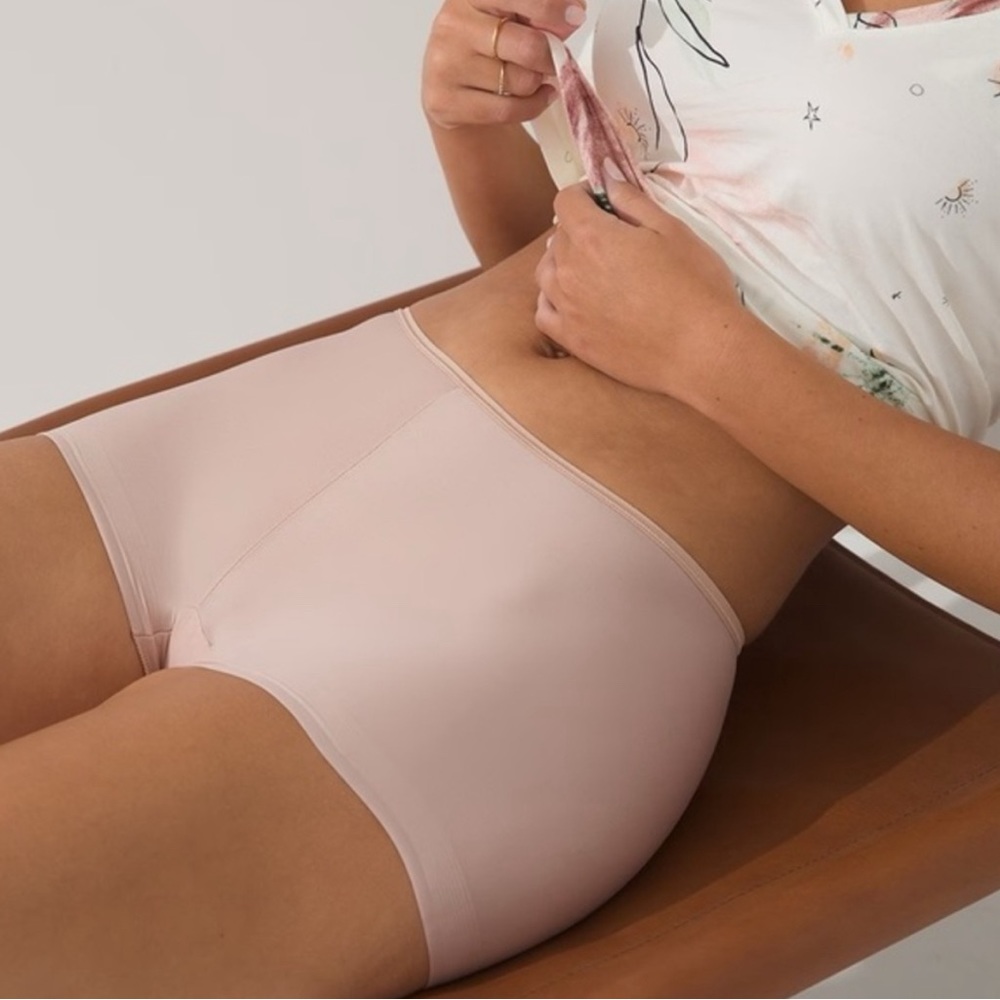 SOMA Vanishing Edge Creamy Pale Sand Microfiber High Waisted Boy Short Panties L